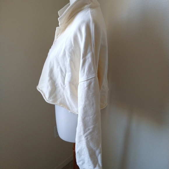 SNDYS Everyday Crop Sweatshirt - Picture 5 of 7